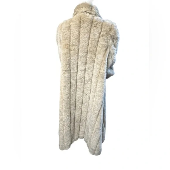 Dennis Basso Elegant Tan Faux Fur Coat sz L - Picture 3 of 10
